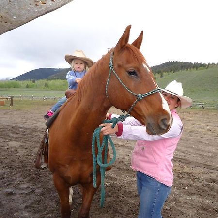 Parade Rest Ranch غرب يلوستون المظهر الخارجي الصورة