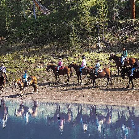 Parade Rest Ranch غرب يلوستون المظهر الخارجي الصورة