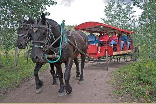 Parade Rest Ranch غرب يلوستون المظهر الخارجي الصورة