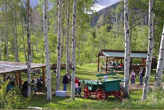 Parade Rest Ranch غرب يلوستون المظهر الخارجي الصورة