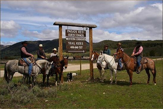 Parade Rest Ranch غرب يلوستون المظهر الخارجي الصورة