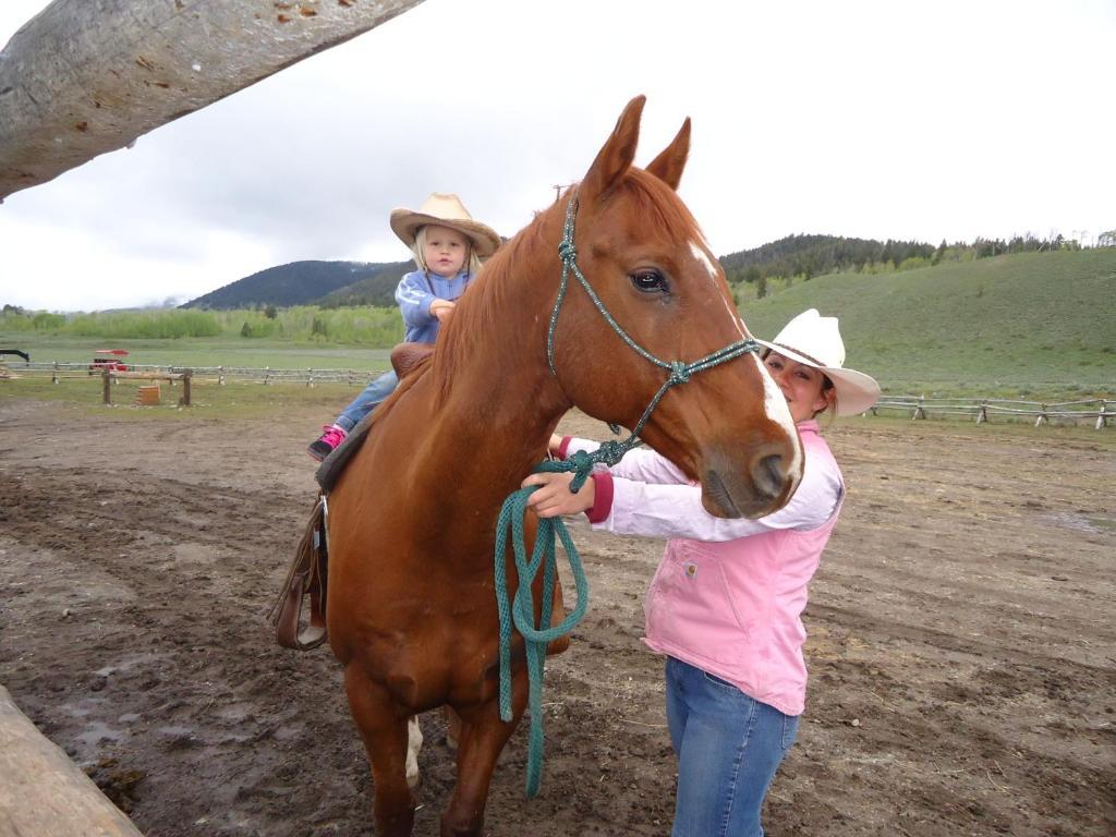 Parade Rest Ranch غرب يلوستون المظهر الخارجي الصورة
