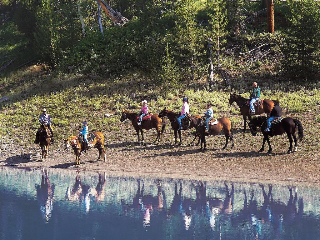 Parade Rest Ranch غرب يلوستون المظهر الخارجي الصورة